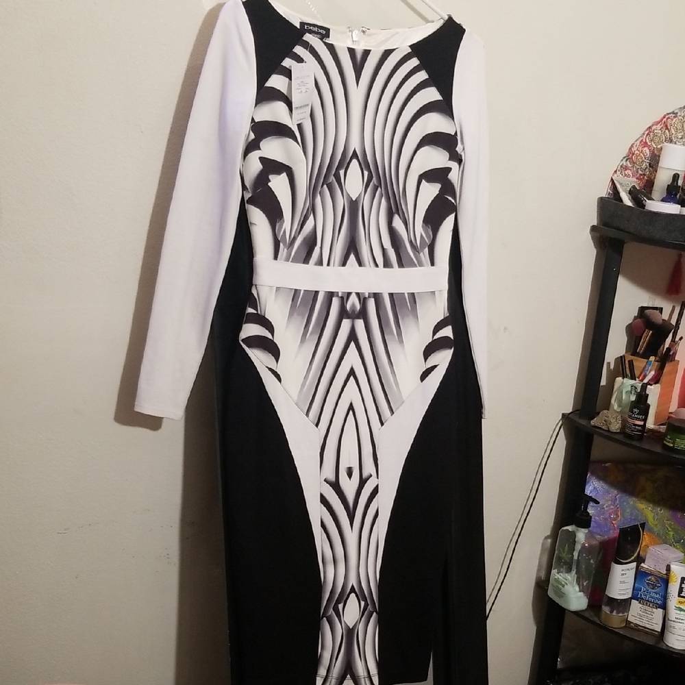 Bebe LS Print Size Small Scuba Dress